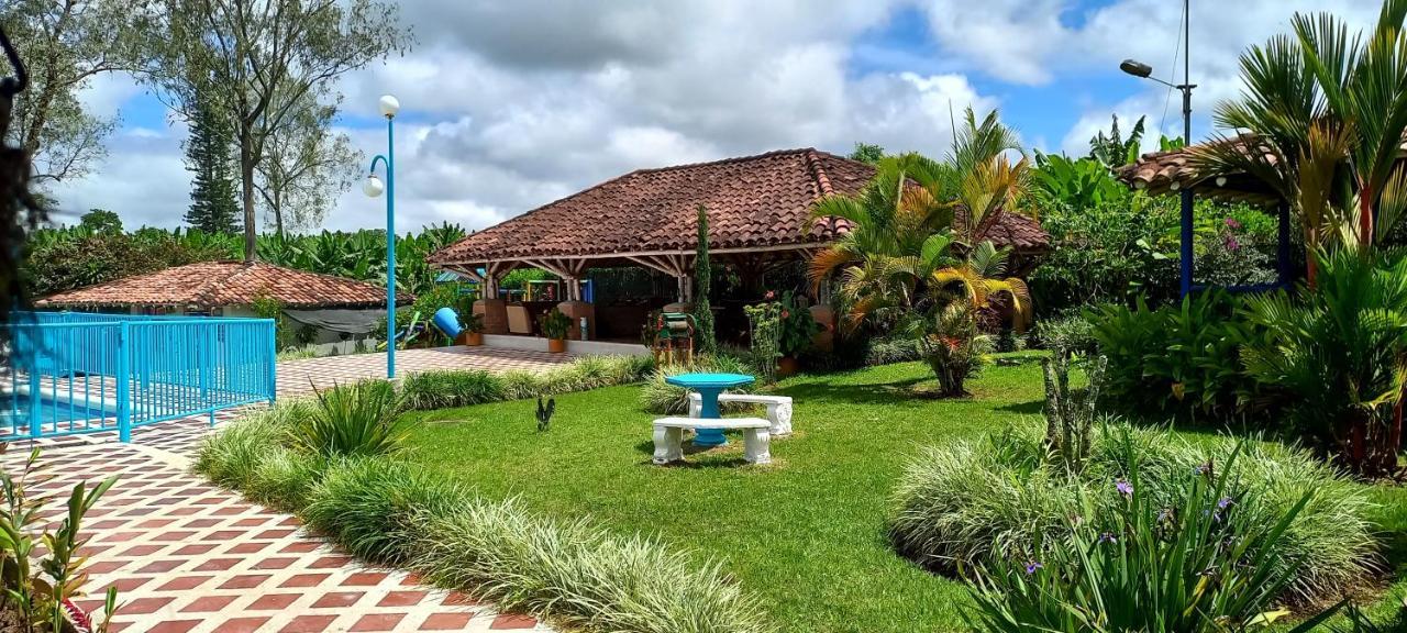 Finca Hotel Villa Del Sol Pueblo Tapao Exterior photo