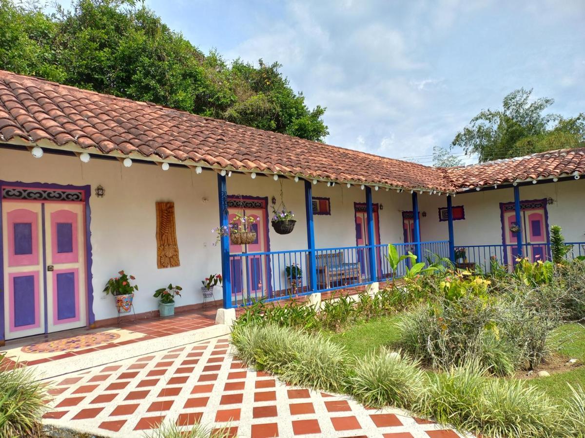 Finca Hotel Villa Del Sol Pueblo Tapao Exterior photo