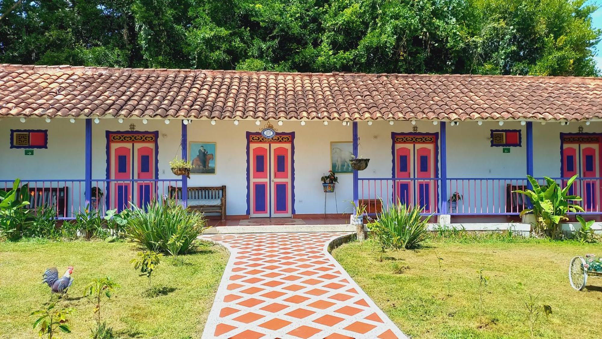 Finca Hotel Villa Del Sol Pueblo Tapao Exterior photo